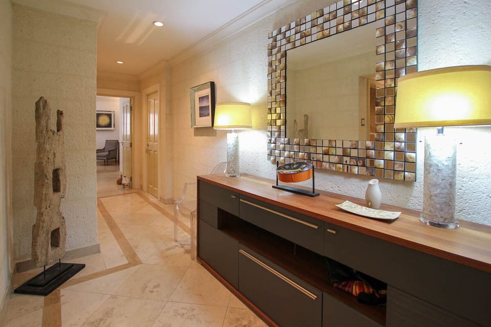 The hallway from the entrance to the living area and bedrooms