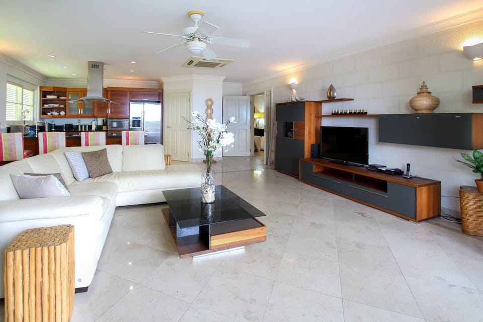Spacious and open plan living area kept cool by central air-conditioning and ceiling fans