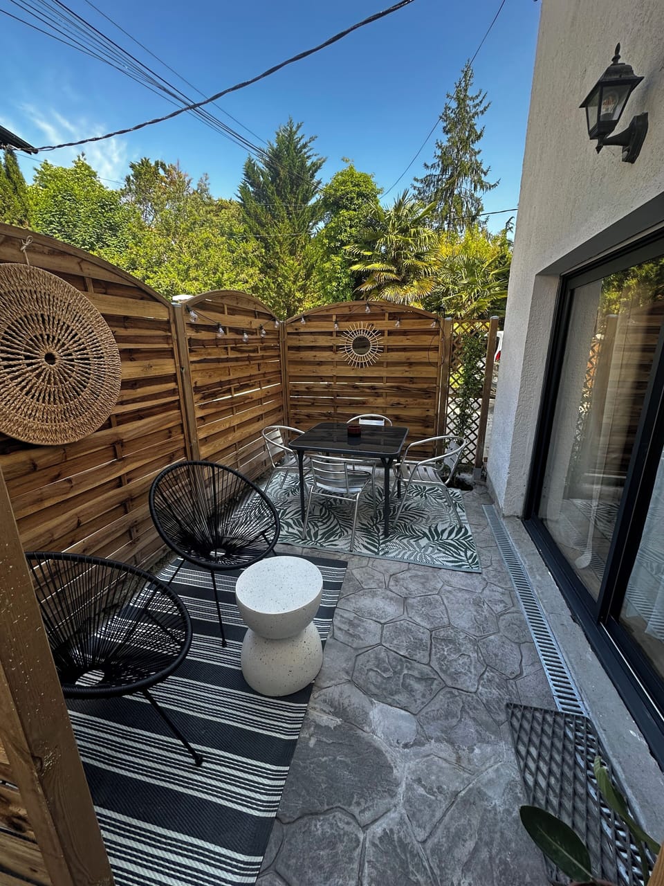 Outdoor dining