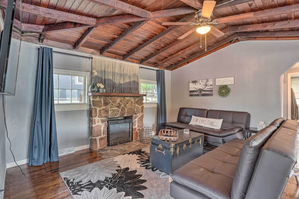 Rockaway Beach Vacation Rental | 1BR | 1BA | 900 Sq Ft | Steps Required to Enter