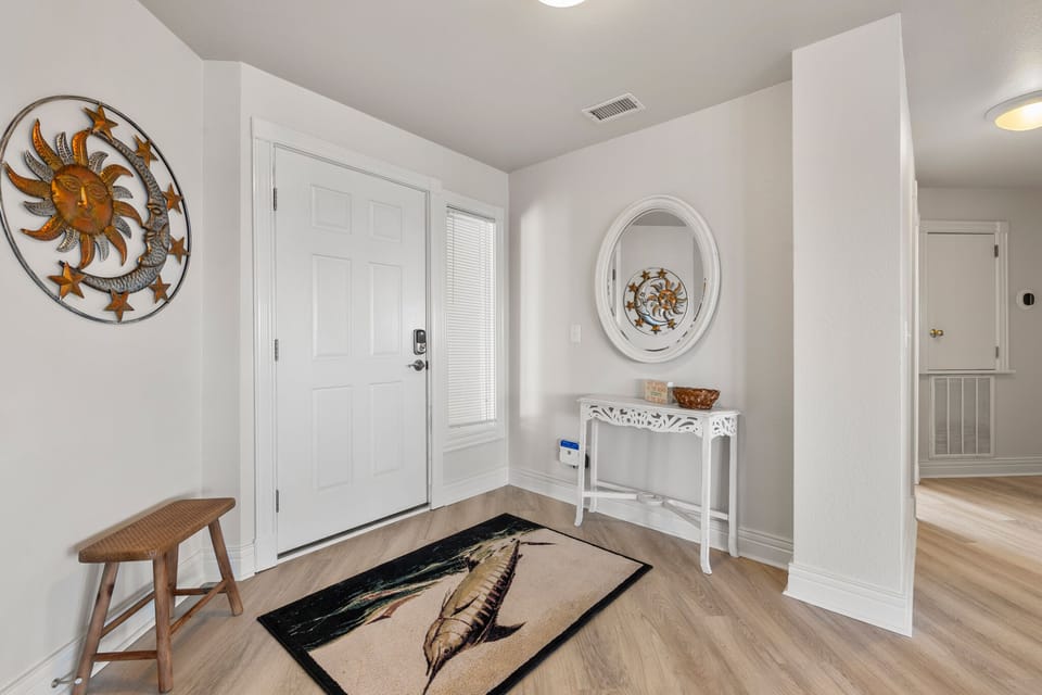 PC1424: Whispering Sound | Foyer