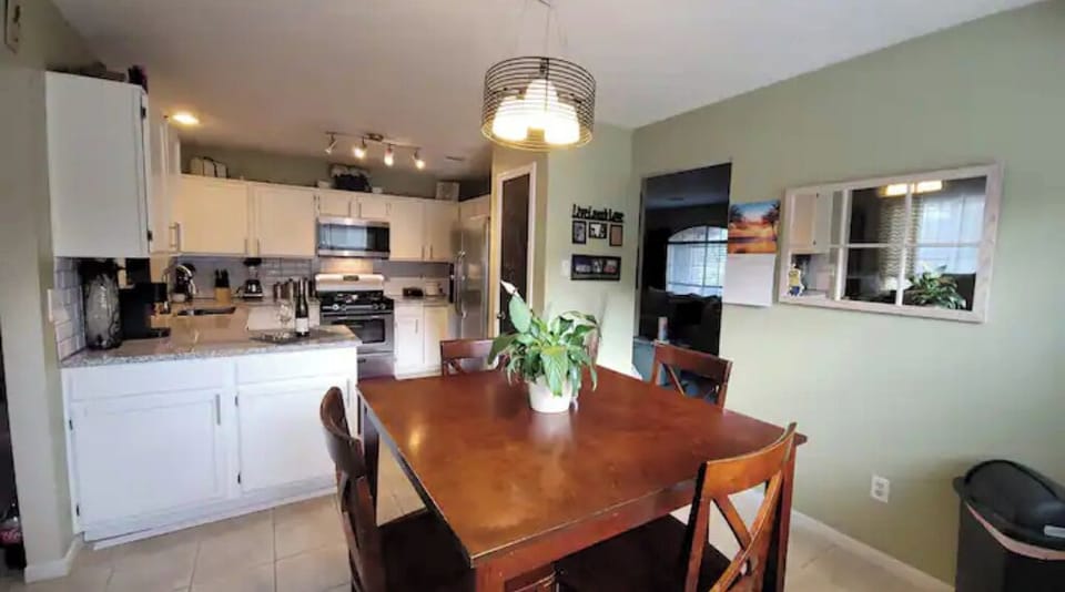Eat-in Kitchen Area