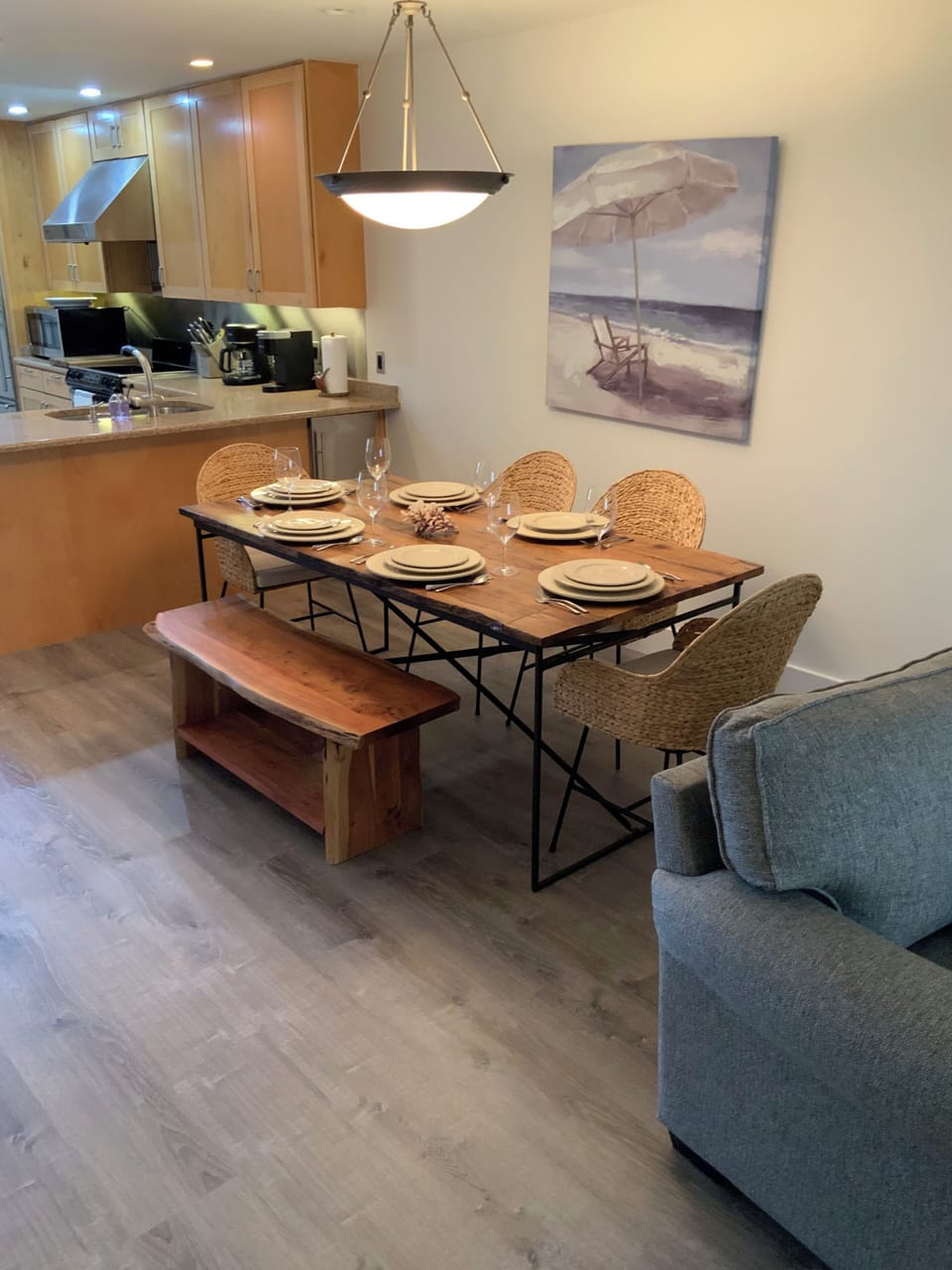 cozy dining for 6 on LVP
