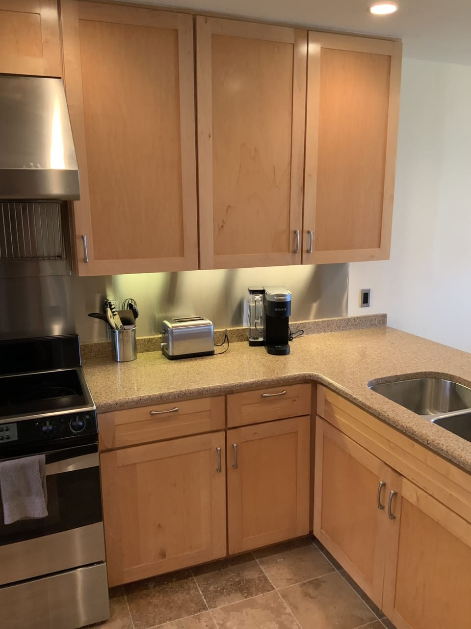 Keurig coffee maker /  toaster/ stainless steel  splash / lights under cabinets