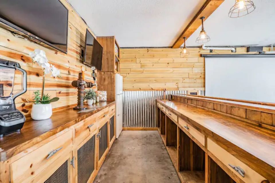Garage bar 