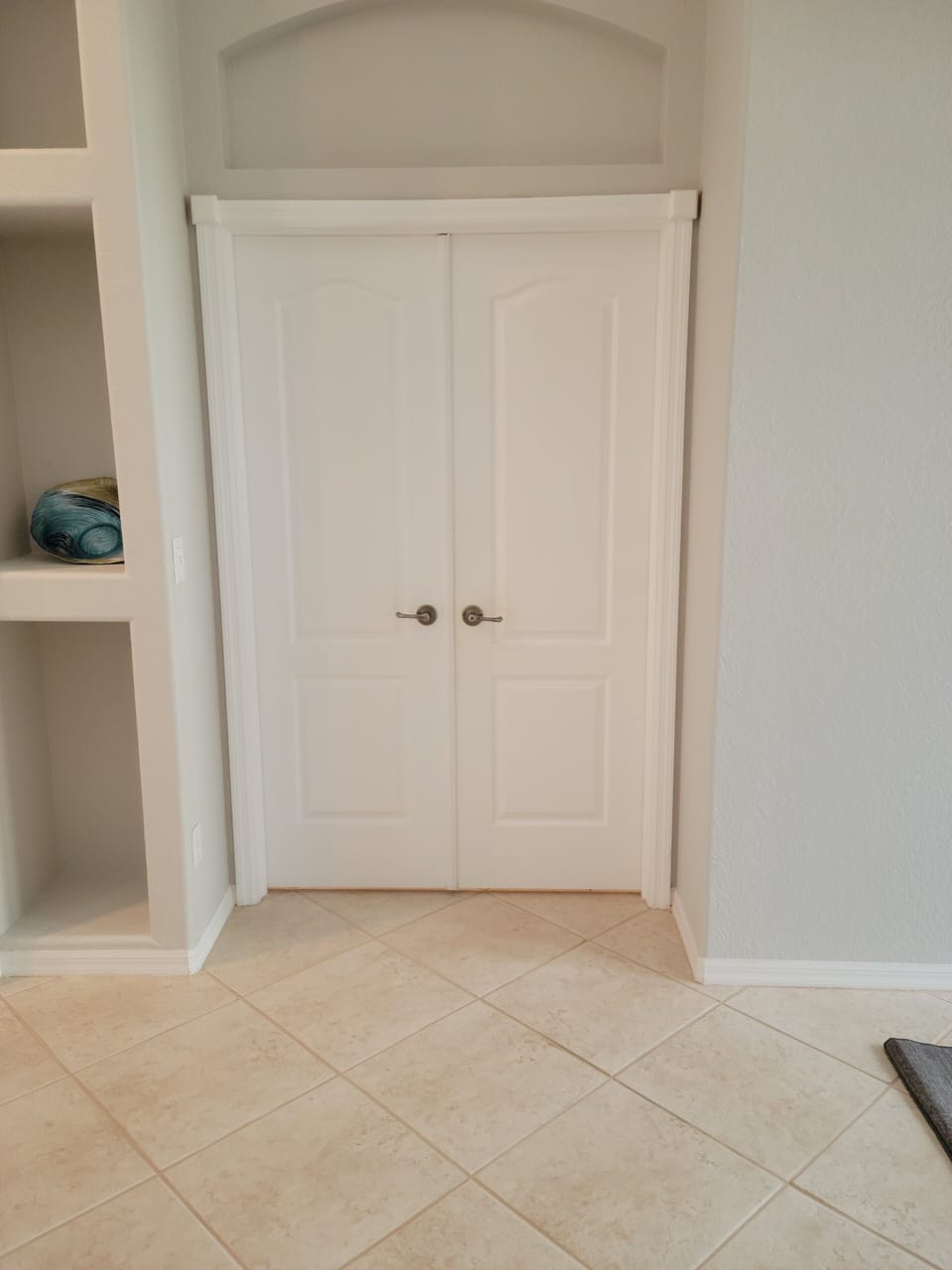 Master bed/bath double door open/close for bath access without bed access