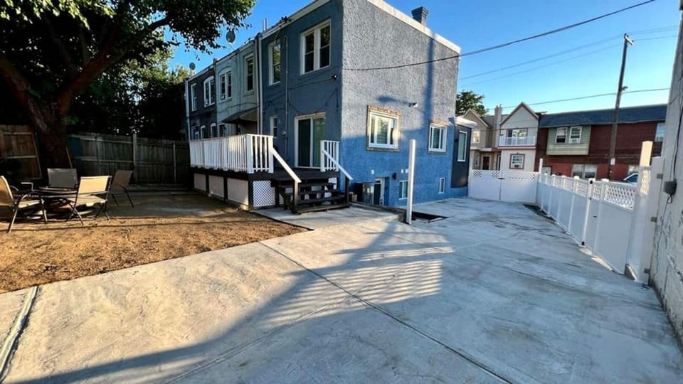 Shared backyard. For House and apartment B