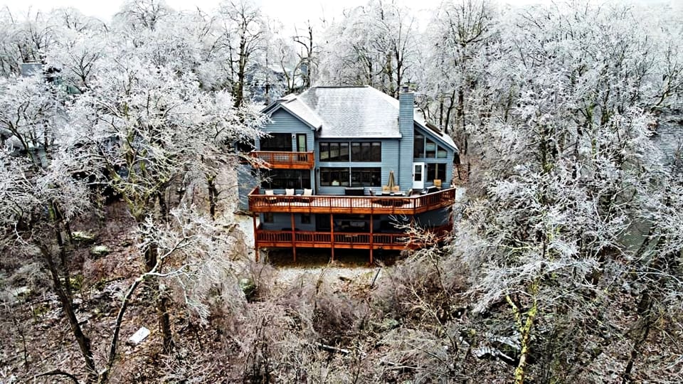 Wildbriar Lodge for your multifamily getaway in the Blue Ridge Mountains
