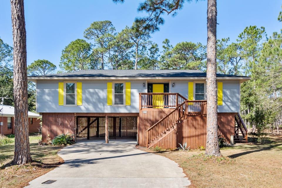 Feel the warm sunshine as you enter the front door of this amazing home!