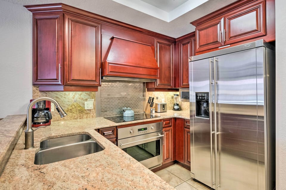 Kitchen (Main Suite) | Drip Coffee Maker | Toaster | Blender