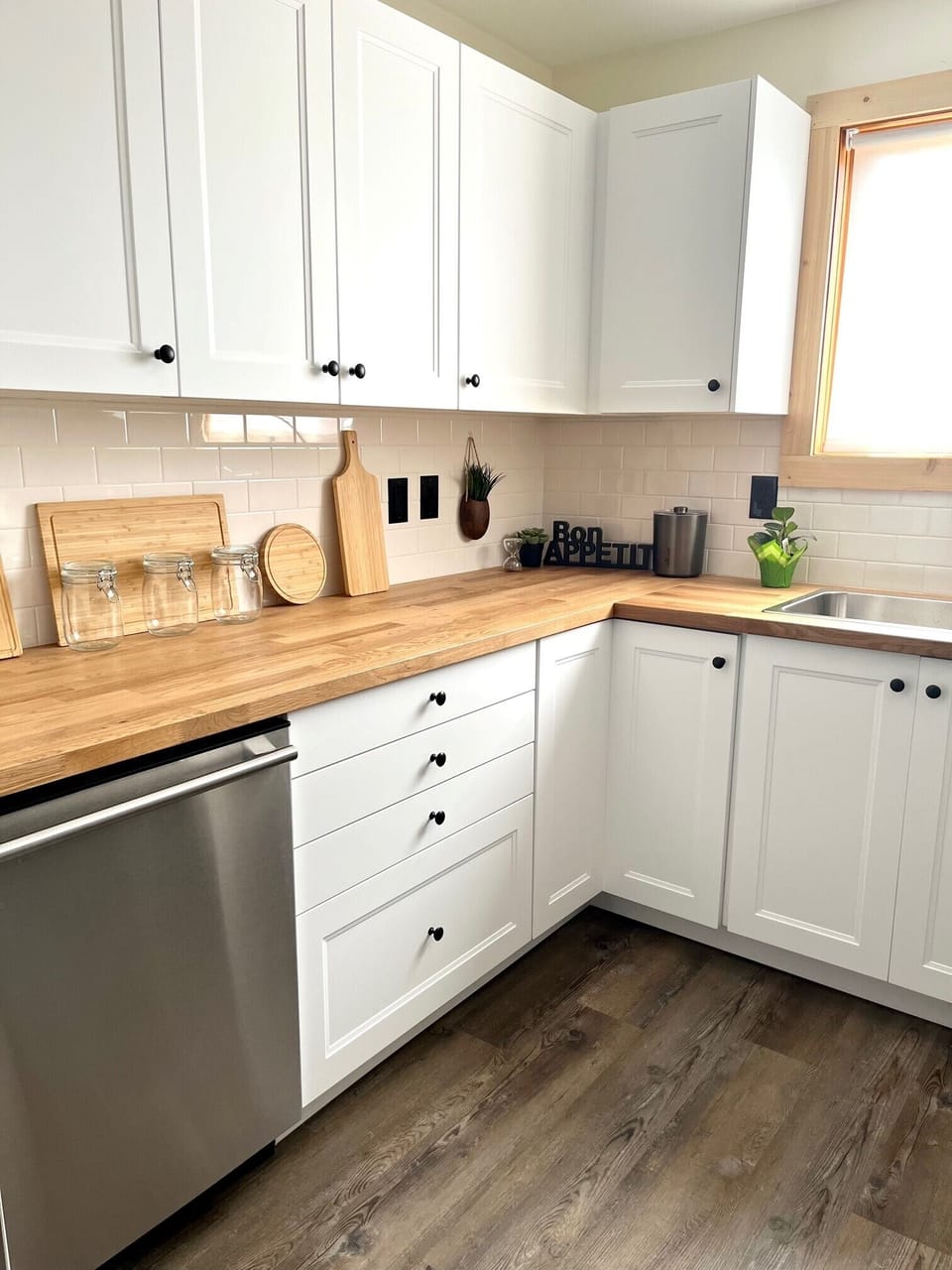 New Dishwasher and plenty of Kitchen untensils etc.