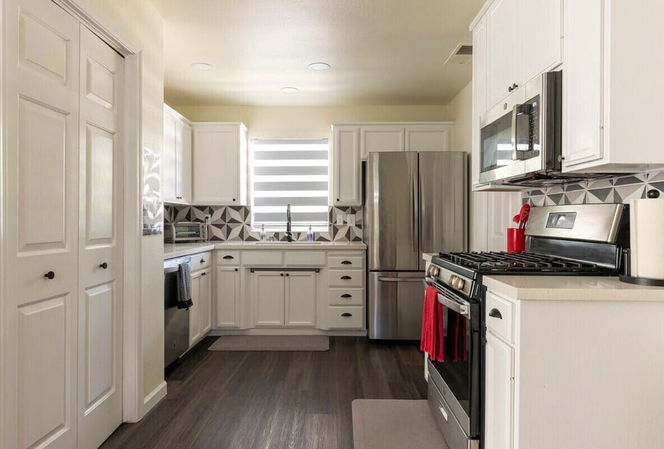 Kitchen: toaster oven, dishwasher, large fridge and freezer, oven and microwave.