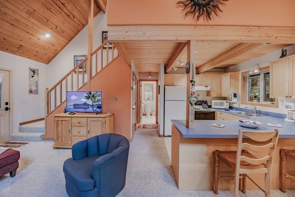 Indoors, Furniture, Living Room, Floor, Hardwood