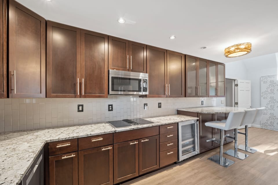 Full kitchen 