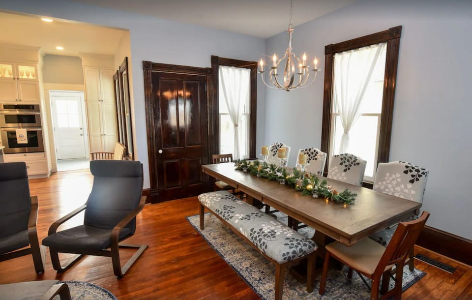 Dining room with seating for 10