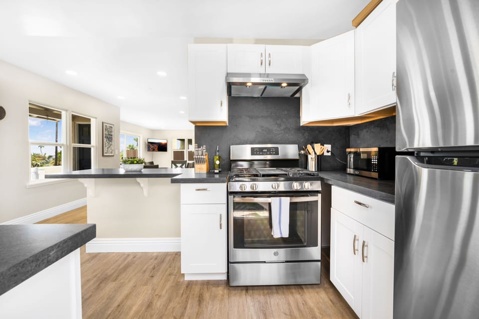 Ample kitchen stocked with cooking essentials!