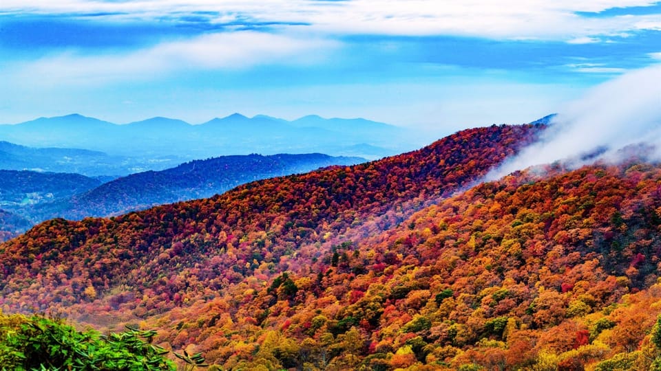 The Smokies are one of the top vacation spots in the US. Why? Well, just look how gorgeous the mountains are!