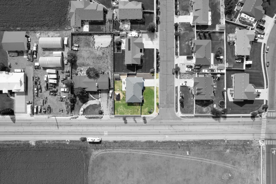 Convenient corner lot for a family vibe with maximum privacy