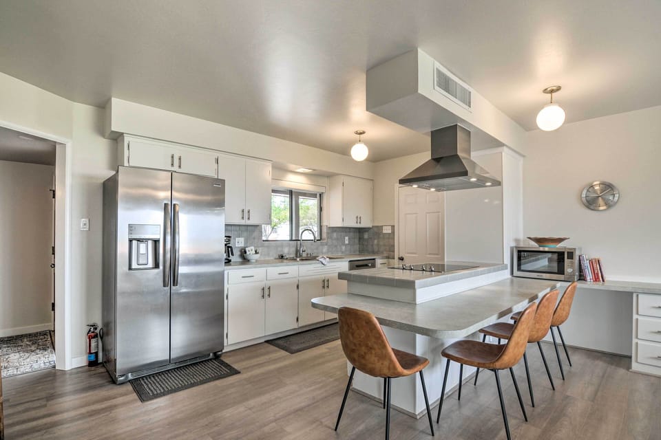 Full Kitchen | Fridge | Electric Range | Microwave | Dishwasher