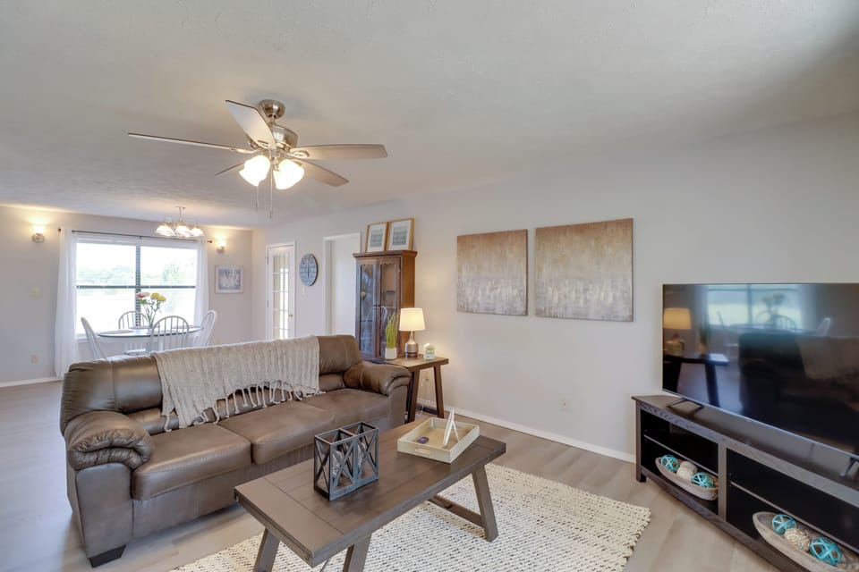 Mountain Home Vacation Rental | 2BR | 2BA | 1,500 Sq Ft | Step-Free Access