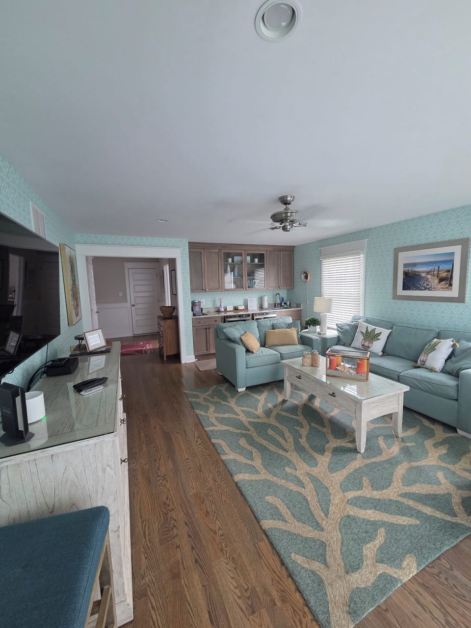 1st floor den with wet
bar and 2 bar frigs