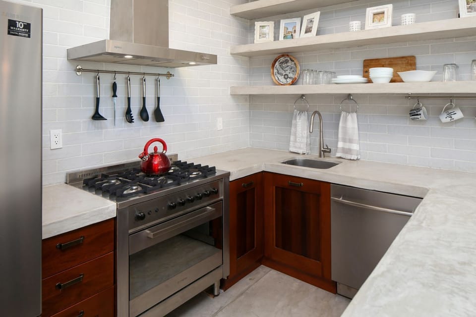Kitchen with Professional Gas Range