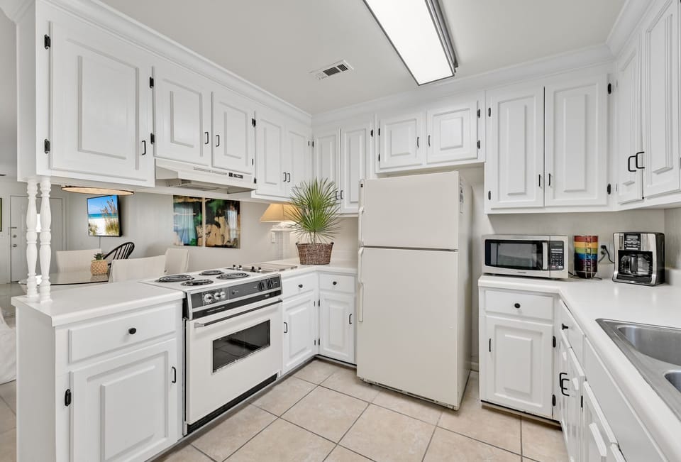 Fully equipped kitchen