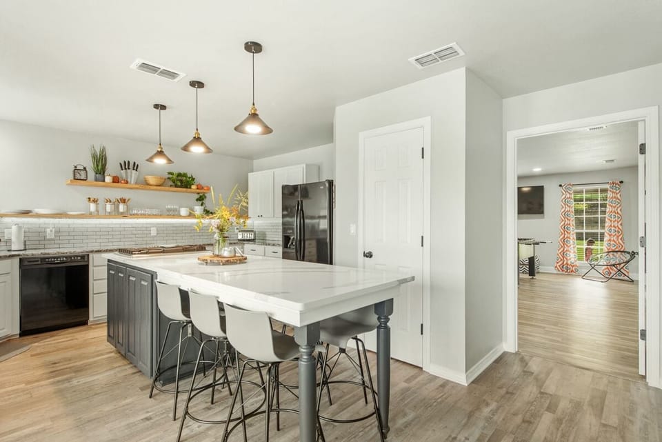 Kitchen ^ 6 bar stools at island 