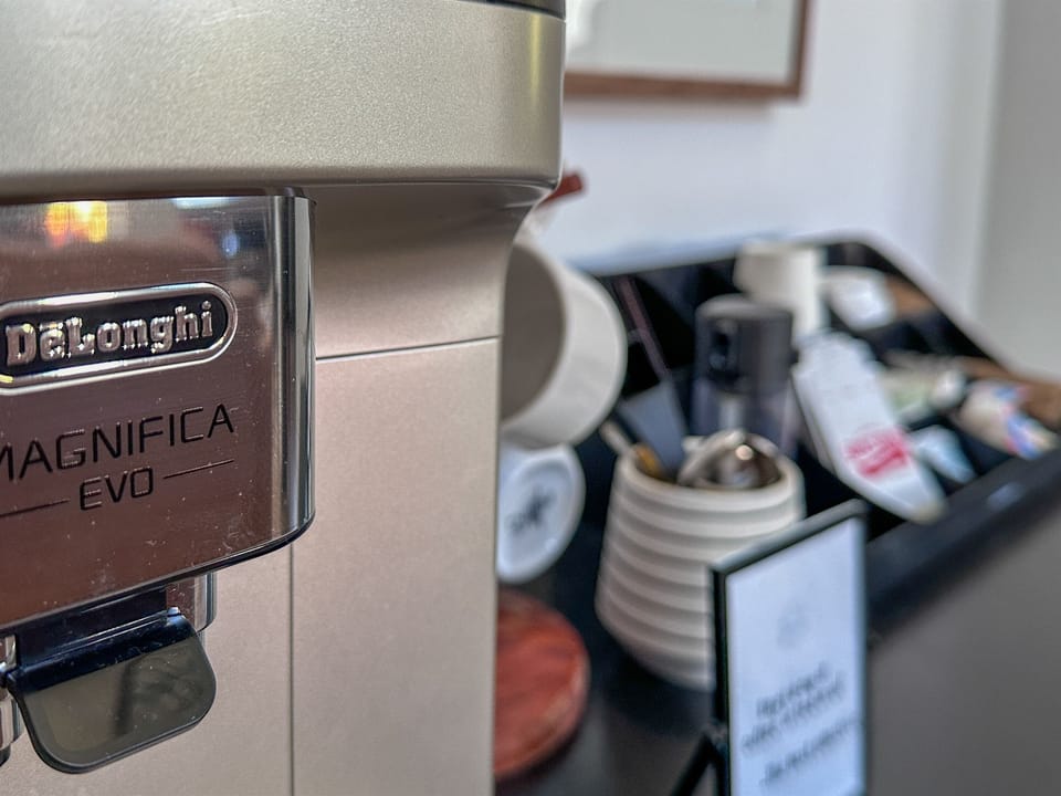 Calling all coffee lovers! Our fully stocked coffee bar features a DeLonghi espresso machine, Keurig drip + single-serve brewer, Chemex, French press, coffee grinder, and electric kettle—everything you need for your perfect morning brew.
