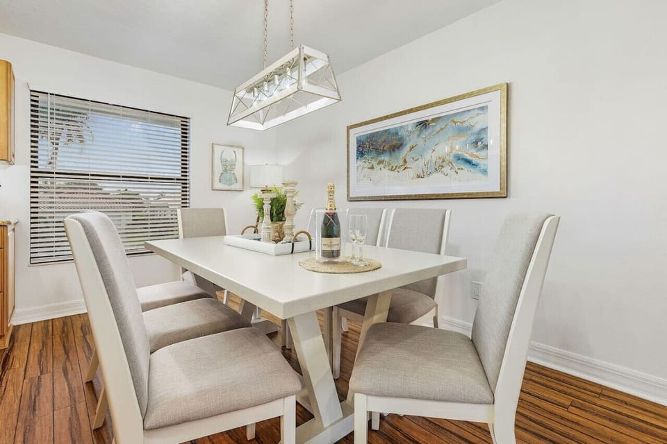 Room for eight at this dining table