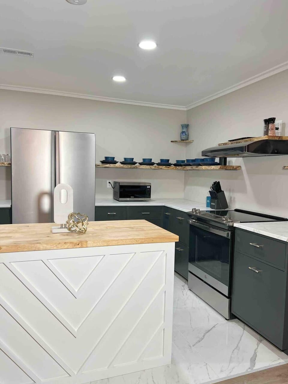 Fully equipped kitchen—cook family meals or quick snacks with ease.