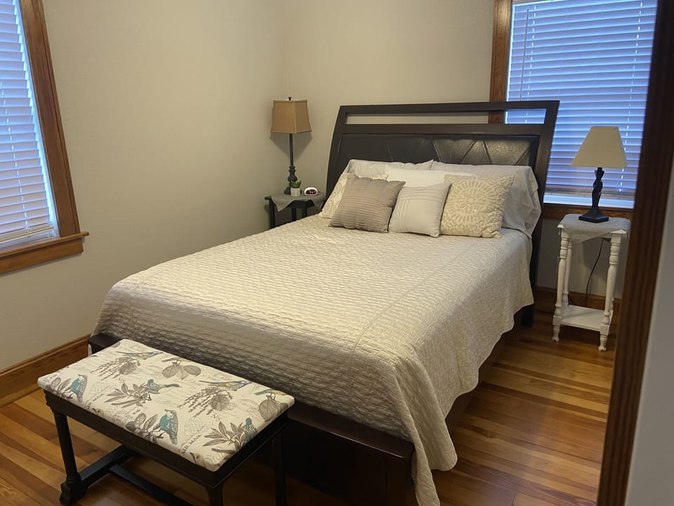 Guest bedroom 
