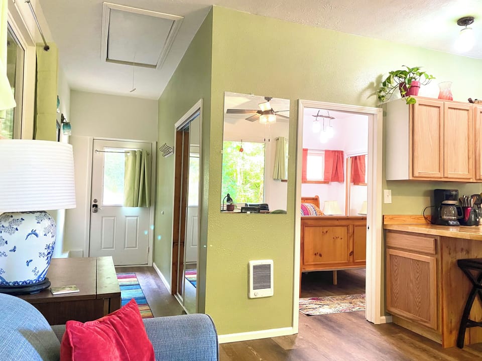 Apartment: (left) exit/entrance, (right) bedroom entrance