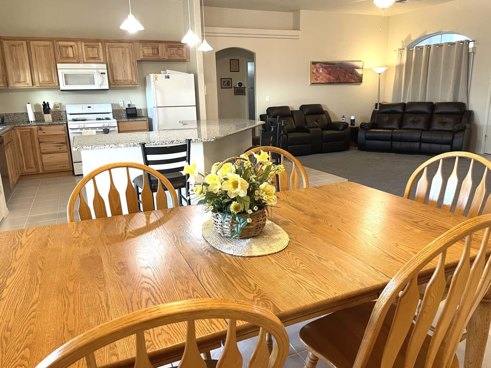 Open floor plan with living room, kitchen and dining room.