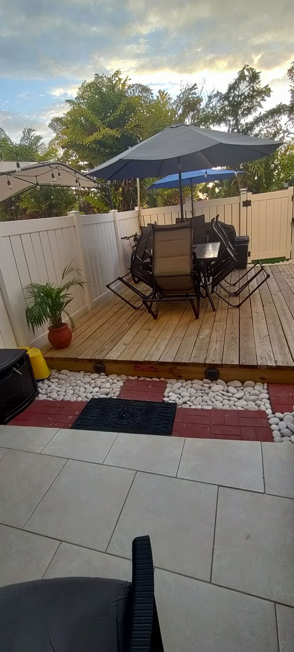 Outdoor dining