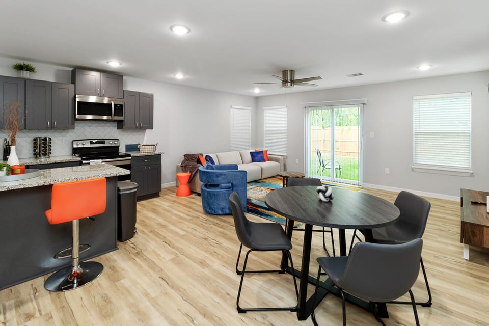 Open kitchen/living room