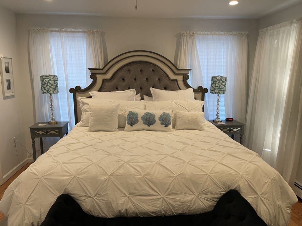 Master Bedroom-King bed