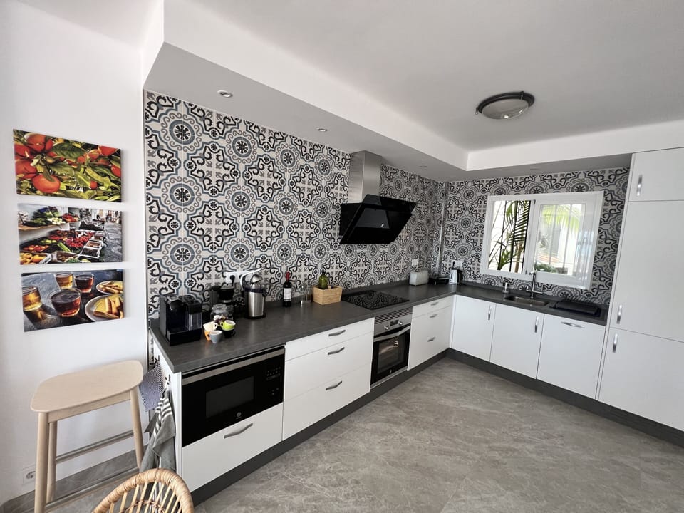 Fully equipped kitchen