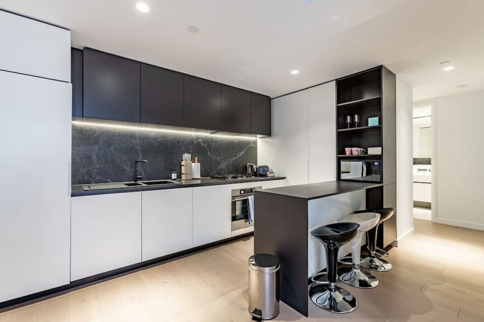 A well-designed and fully equipped kitchen gives the opportunity for happy get-togethers, food, drinks, or a simple breakfast. The kitchen includes most everything you could need during your stay. 
