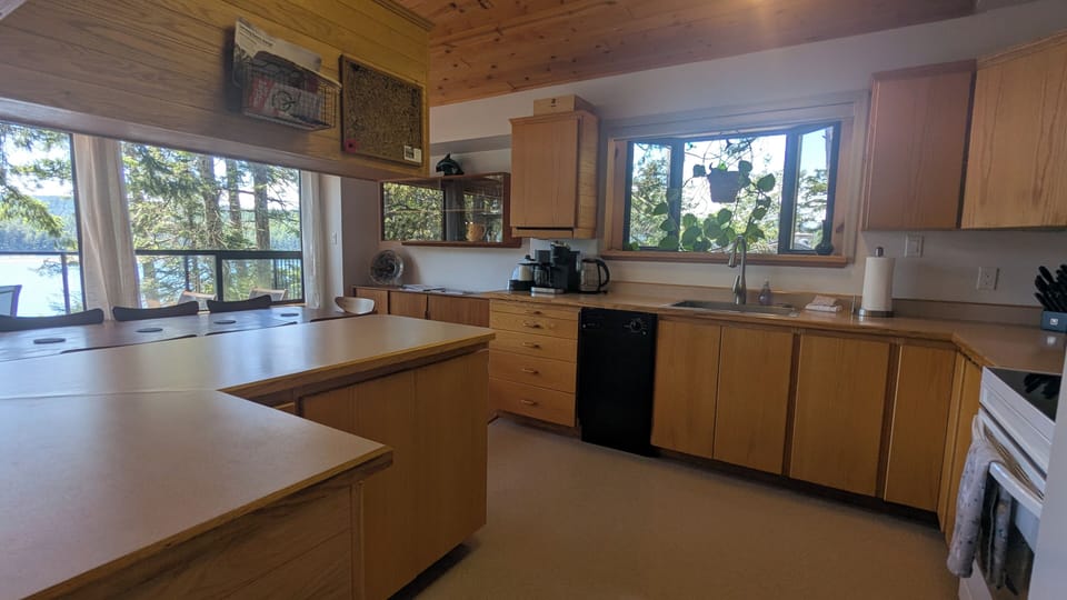 Kitchen with dishwasher, oven/stove + coffee maker