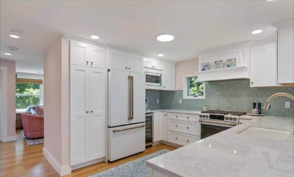 Kitchen, dishwasher and sink
