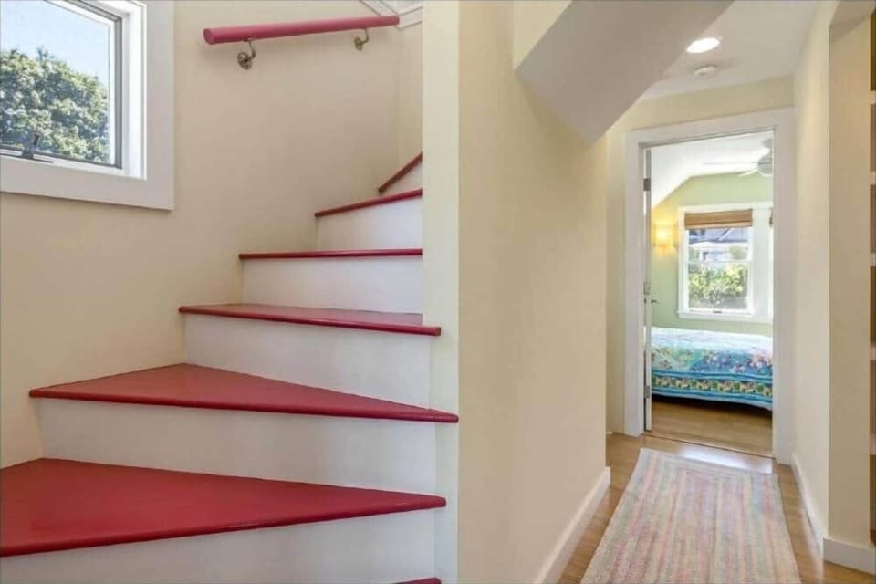 Staircase to 3rd flr