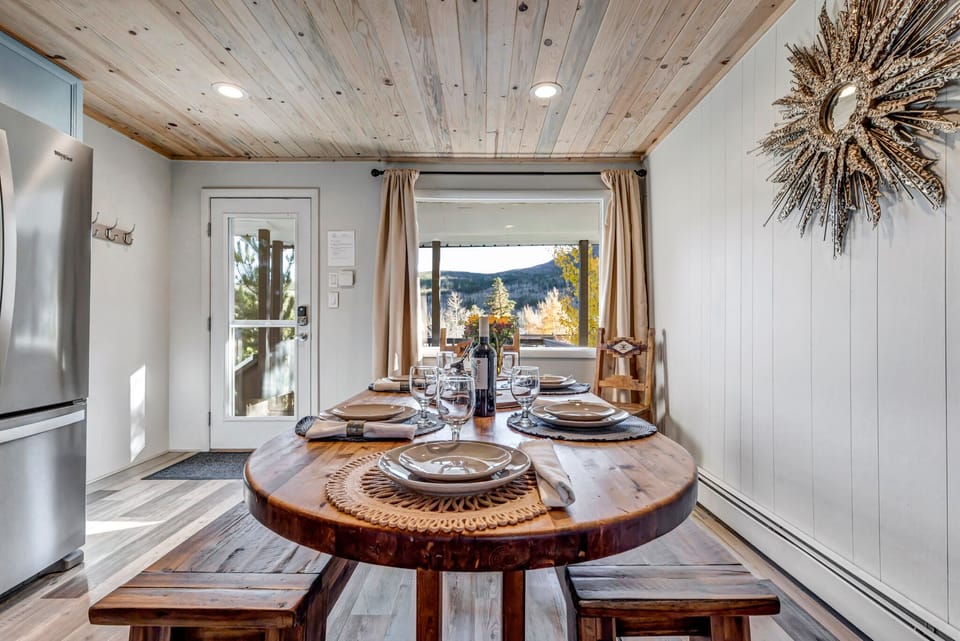 Farmhouse Table Moments — An oversized farmhouse table made for big meals, board games, and the kind of conversations that run late. 🍷🪵