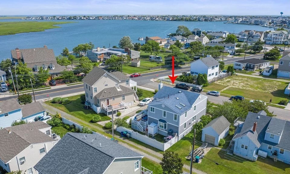 Surrounded by beautiful bay views, but still only 3 blocks from the beach! 