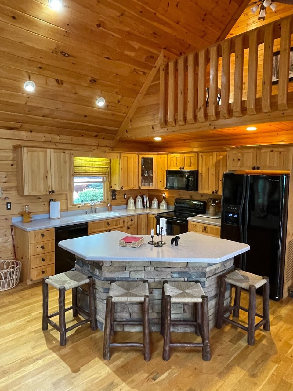 Fully stocked kitchen with island / seating for 4