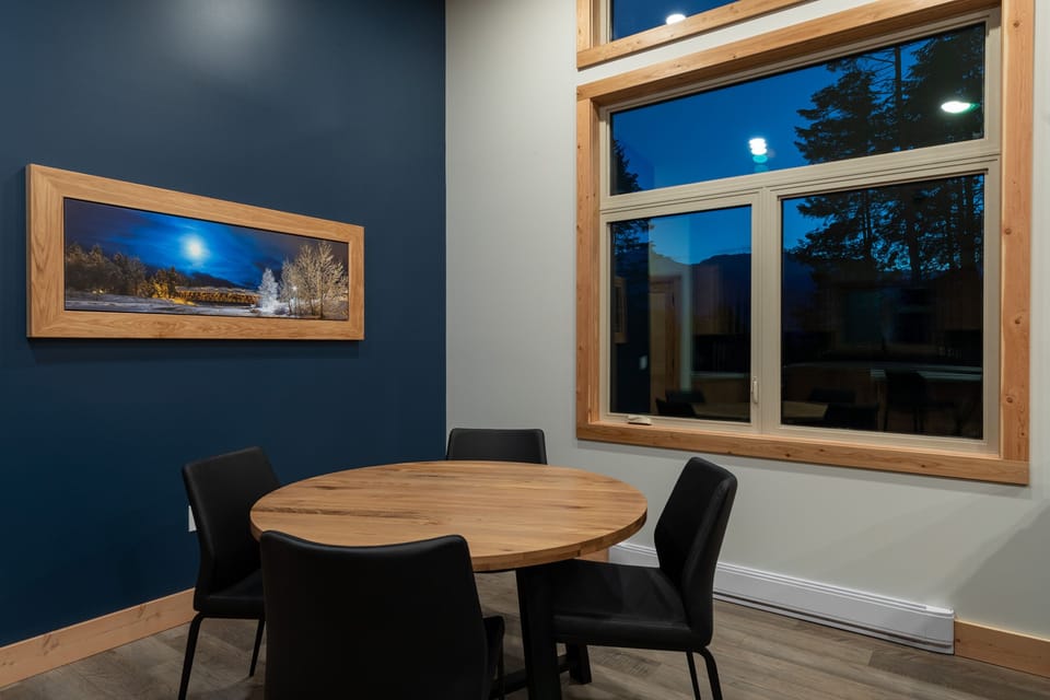 Dining area - mountain views