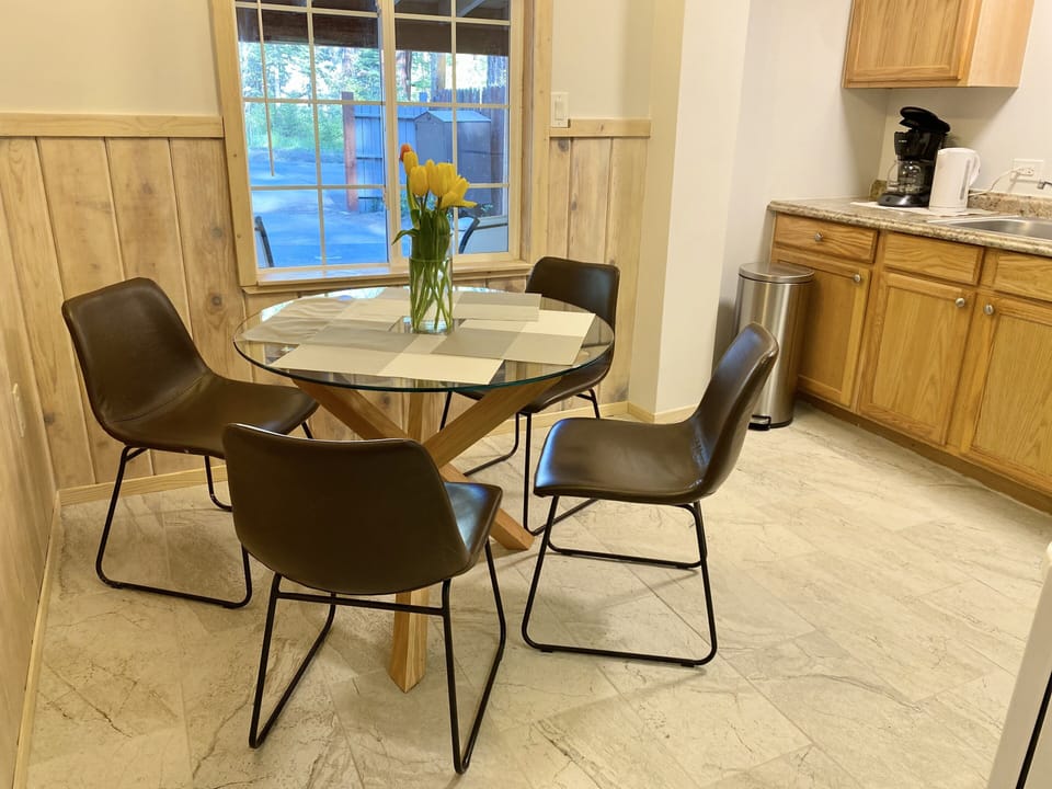 kitchen table for 4 ppl