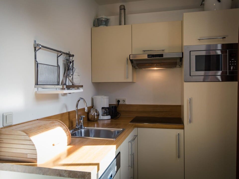 Cabinetry, Kitchen Sink, Countertop, Sink, Property, Furniture, Tap, Kitchen, Plumbing Fixture, Wood