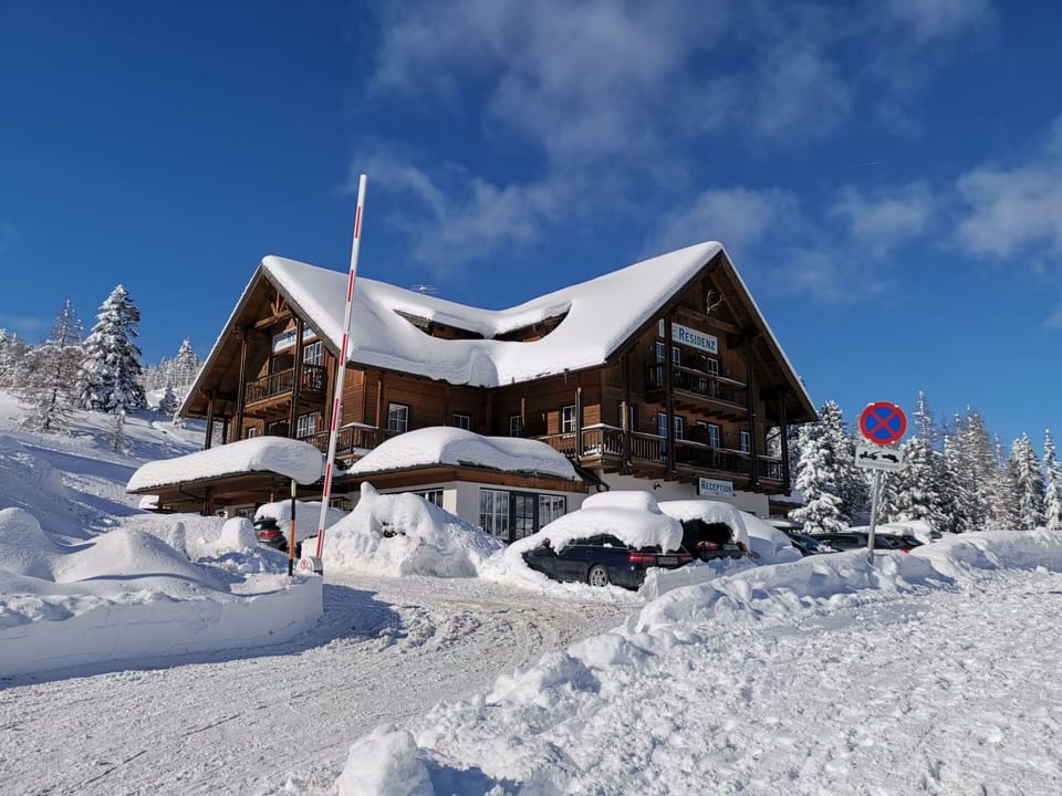 Sky, Cloud, Snow, Building, Slope, Tree, House, Ice Cap, Mountain, Freezing
