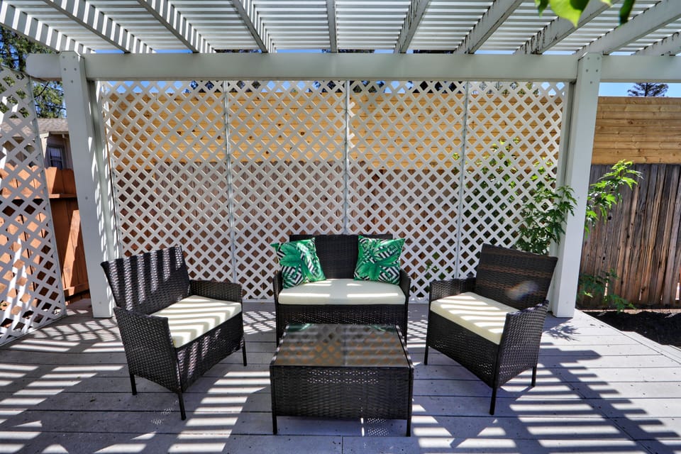 outdoor deck sitting area